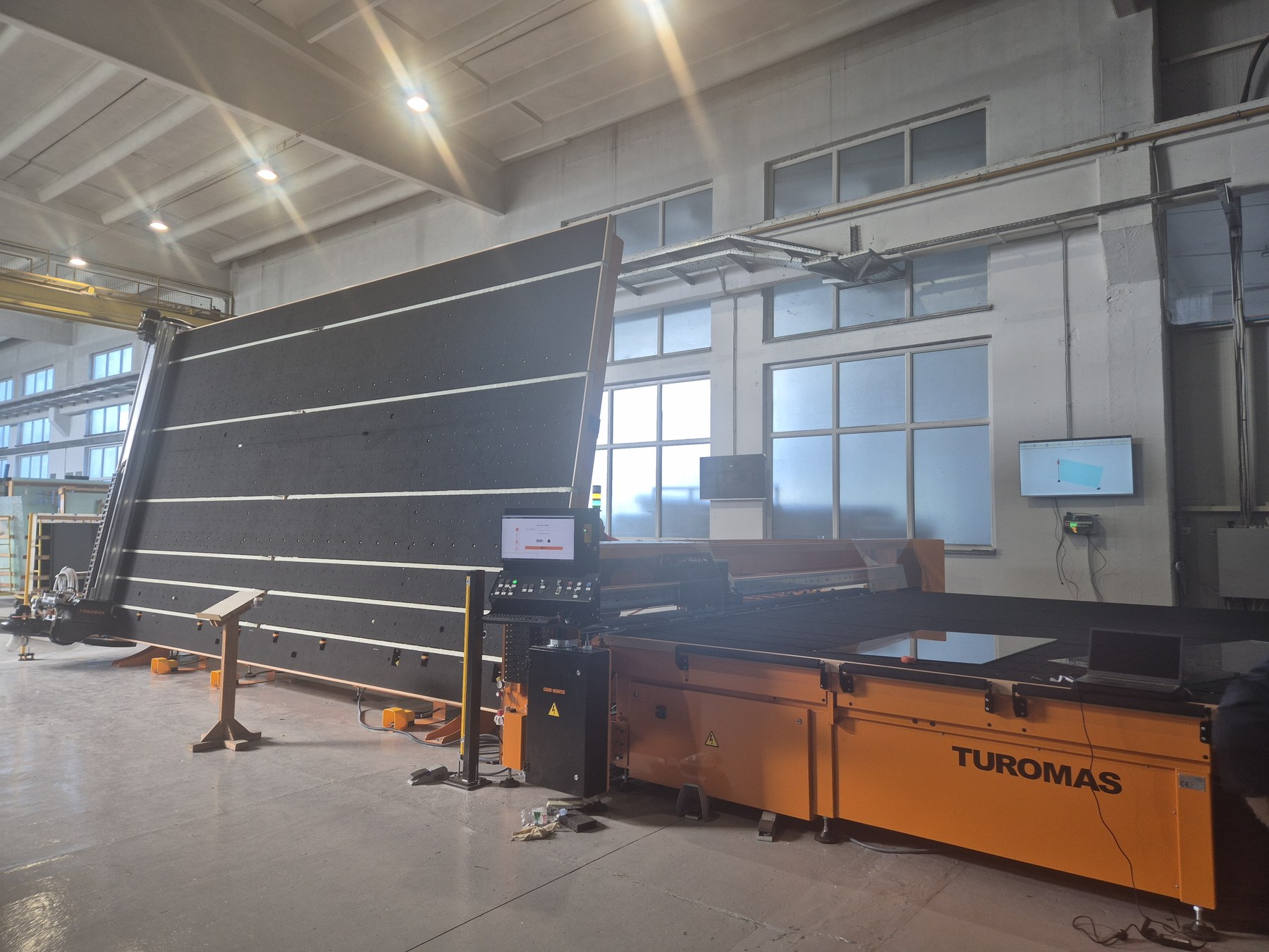 Turomas glass cutting line