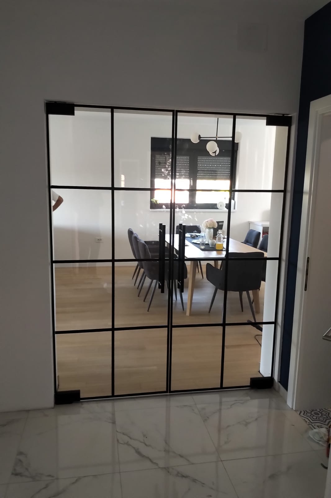 Zweiflügelige Glasdrehtür