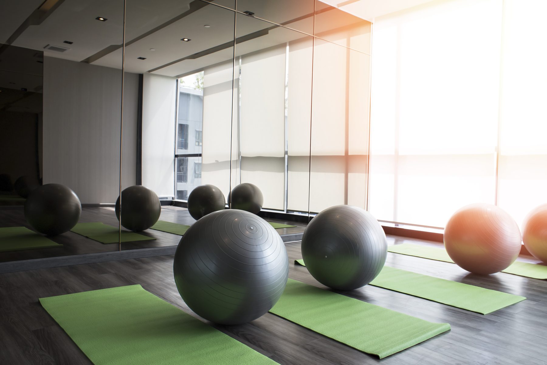 Wandfüllende Spiegel im Fitnessstudio